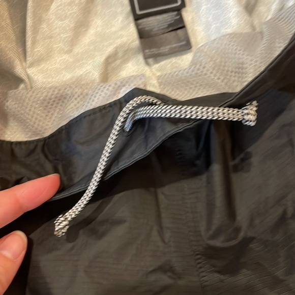 The North Face Women’s XS Short Rain Pants with DryVent Technology - Picture 5 of 16